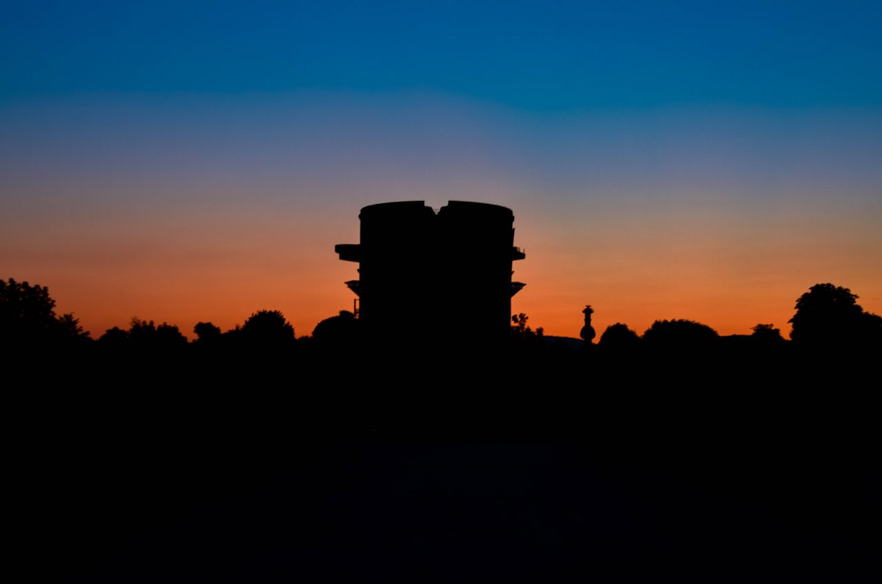 Flak tower by night – Архитектура