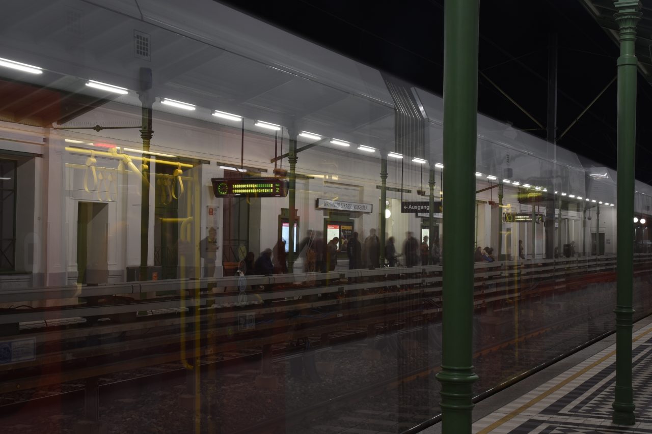 Metrostation I – На улице