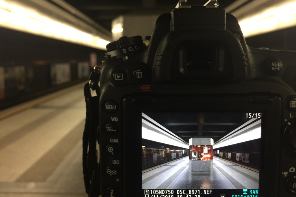 In the metrostation – За кадром