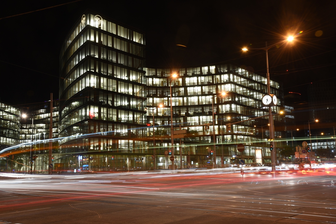 Night traffic III – Архитектура