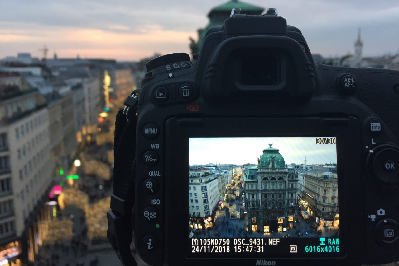 Haas Haus – За кадром