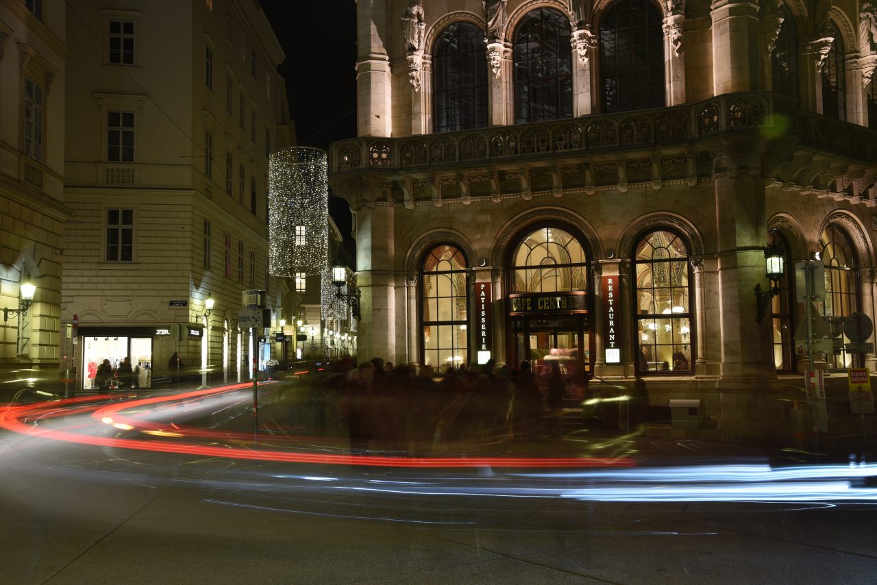 Cafe Central – На улице