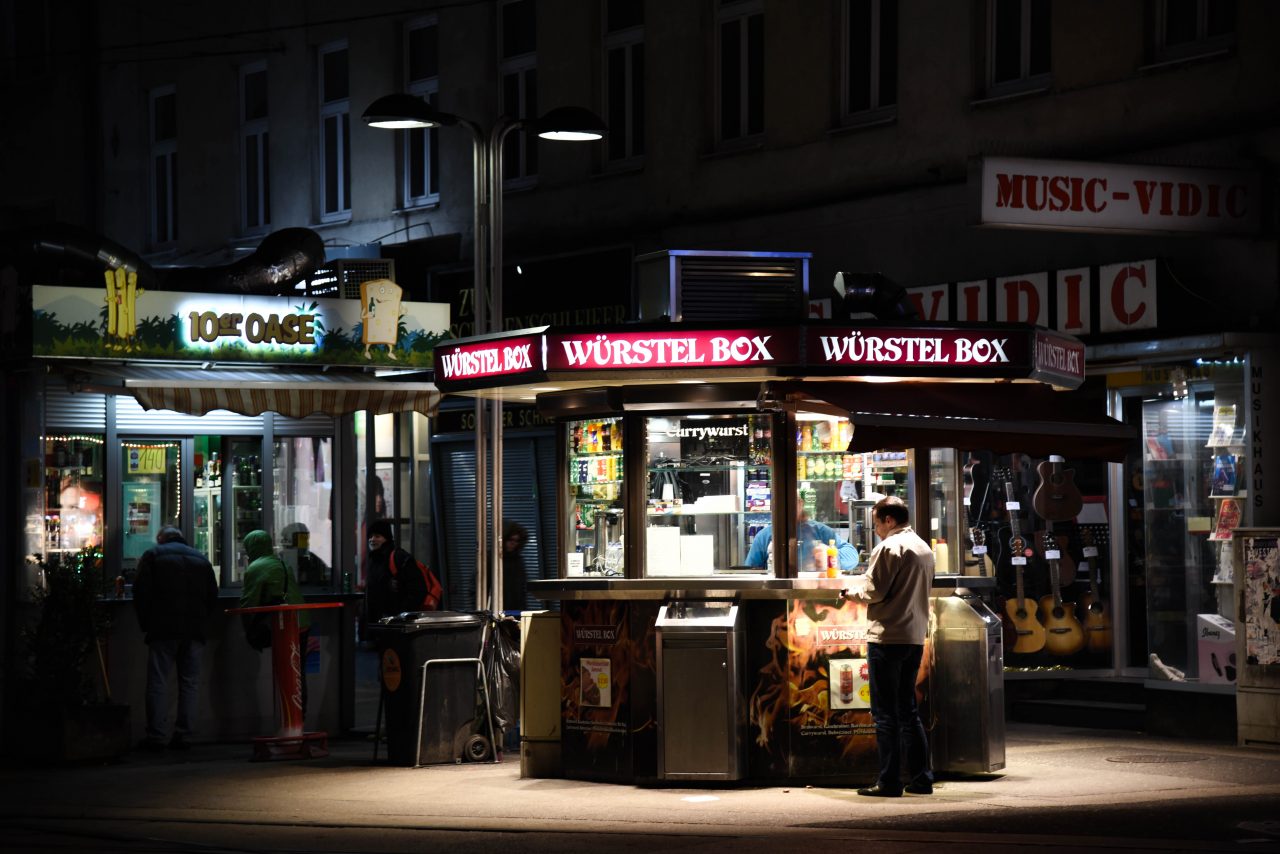 Wurst stand II – На улице