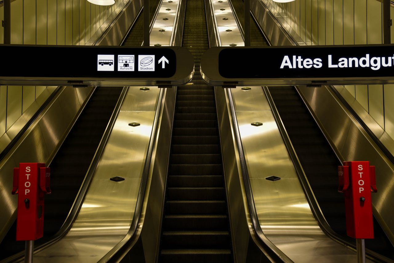 Metrostation XV – На улице