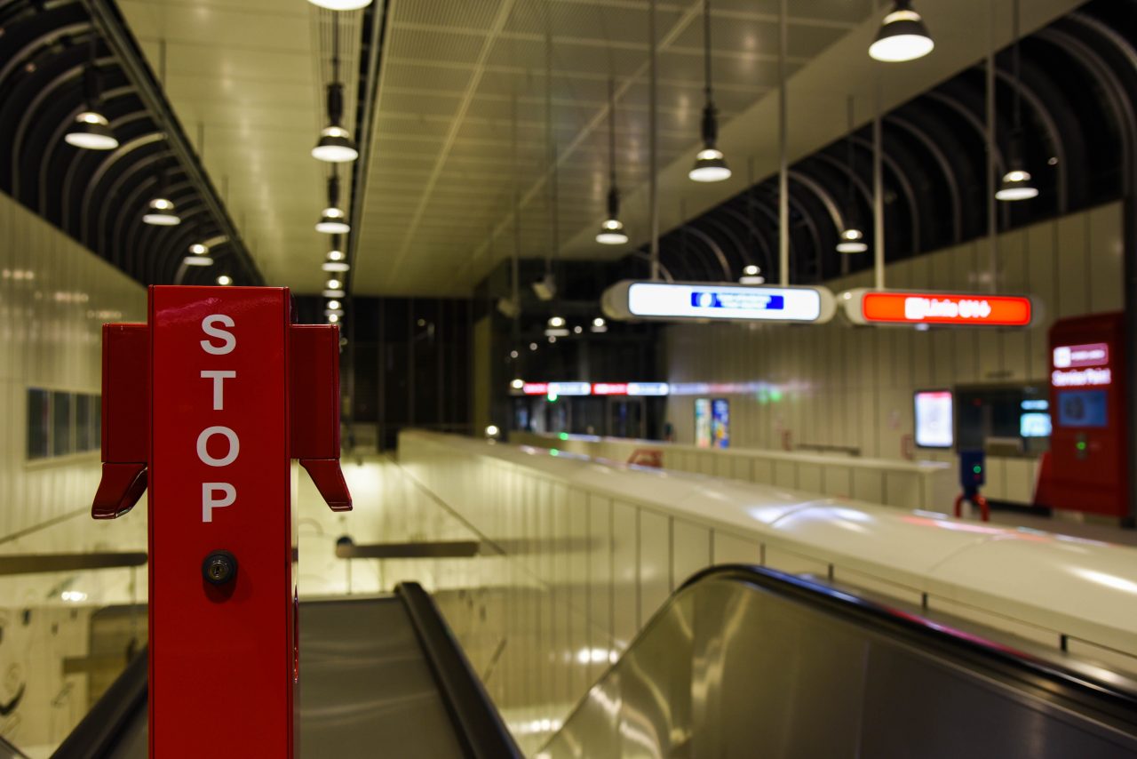 Metrostation XVI – На улице