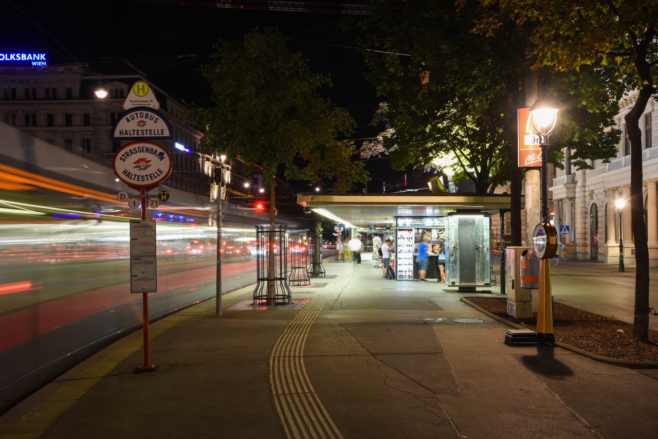 Night traffic IV – На улице