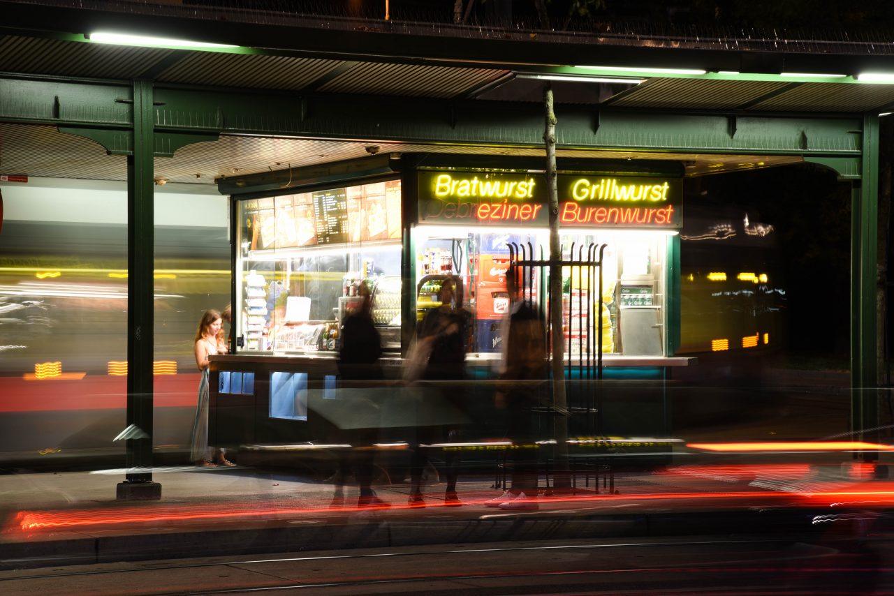 Wurst stand II – На улице