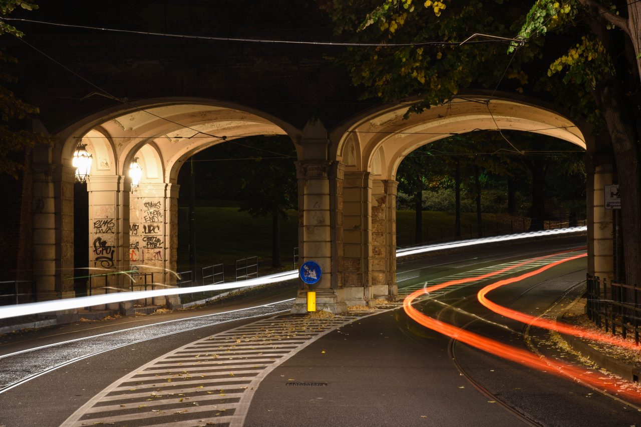 Tunnel II – На улице