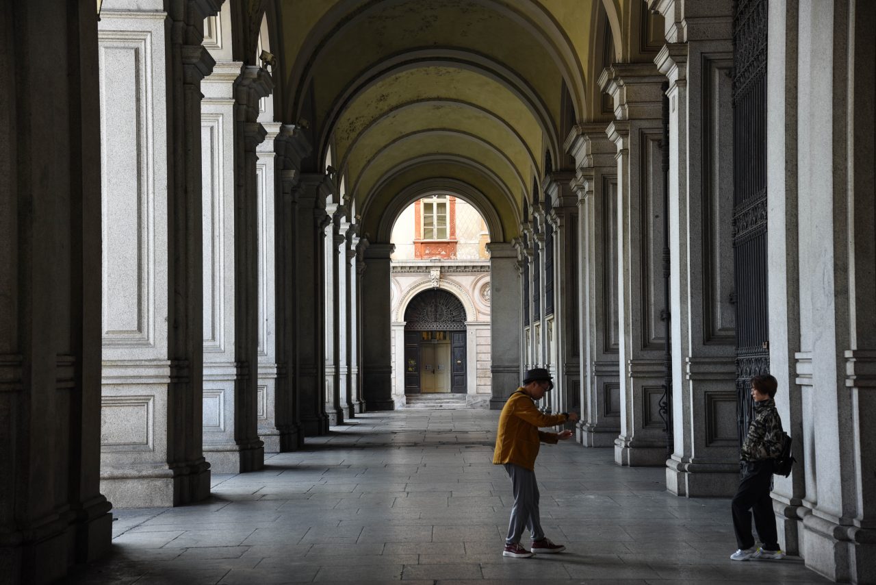 Asian model – На улице