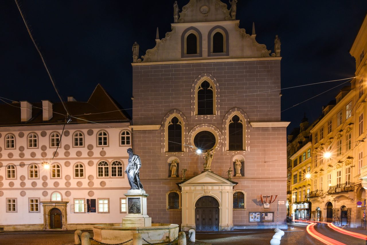 Holy church – На улице